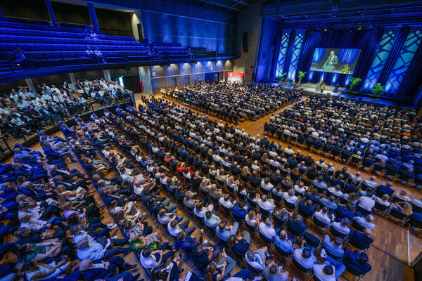 rekord-kulisse-beim-unternehmertag-2024-in-der-stadthalle-bielefeld